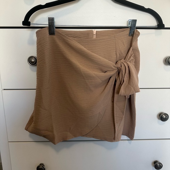 Source Unknown Dresses & Skirts - Elegant Tan Skirt